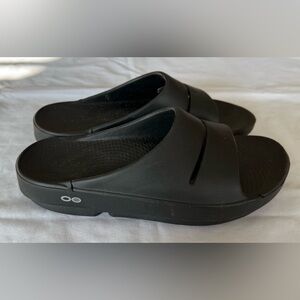 OOFOS Classic Black Comfort Slides Mens sz 7, Womens sz 9